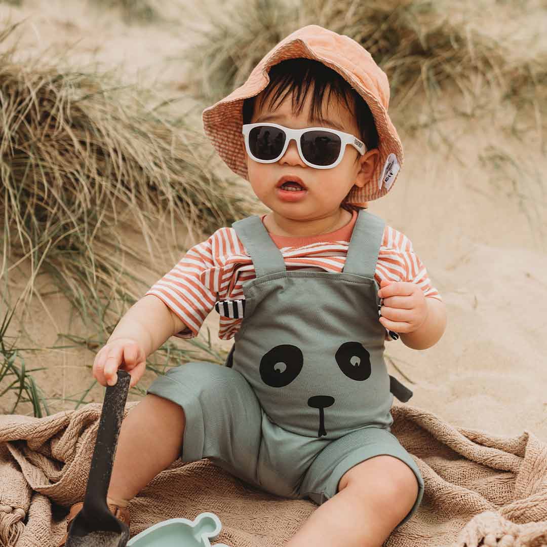 Non-Polarized Navigator Sunglasses | Wicked White